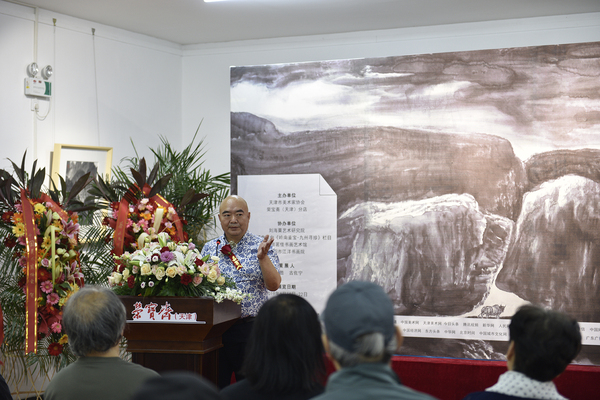 5、天津市书画艺术研究会会长、天津市美协副主席、南开大学博士生导师尹沧海致辞.JPG